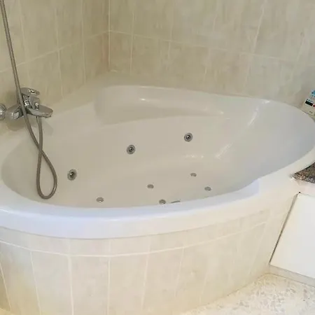 Impresionante Con Piscina - Nova