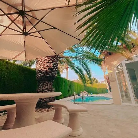 Impresionante Con Piscina - Nova Villa