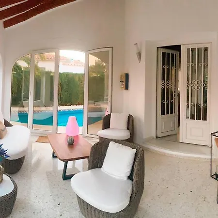 Impresionante Con Piscina - Nova Villa